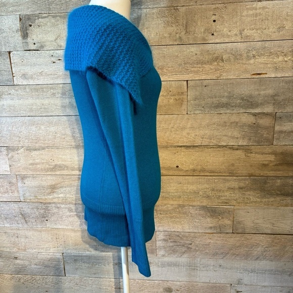 Le chateau women’s blue coloured collared sweater in size small - Picture 4 of 7